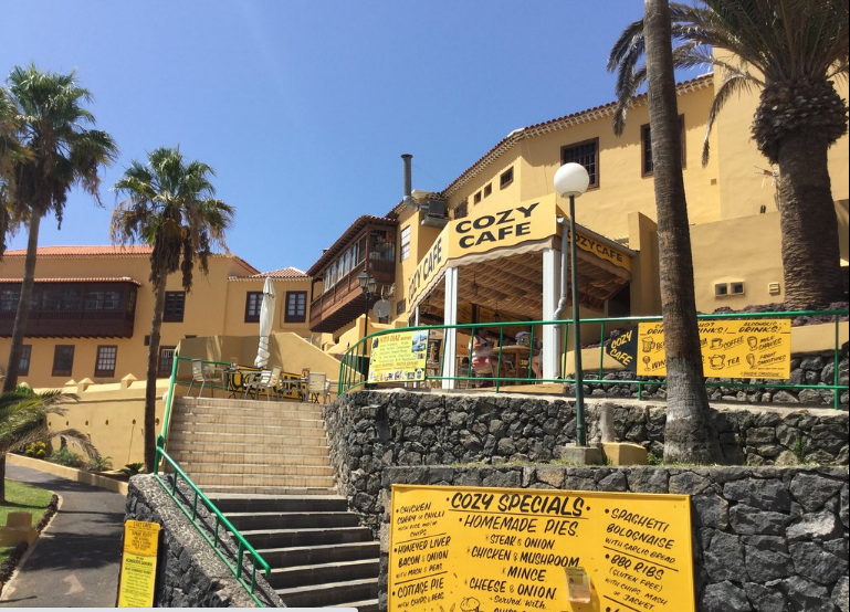 Cozy cafe Las Americas